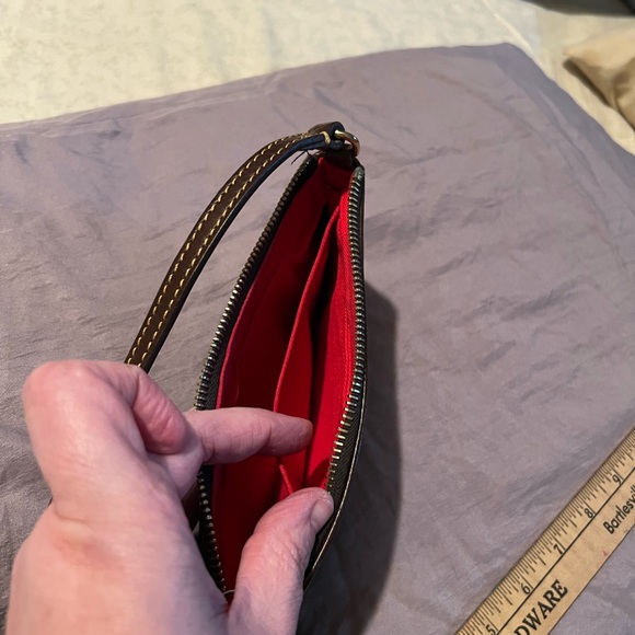 Dooney & Bourke Croc Print Wristlet. EUC. - Picture 6 of 9